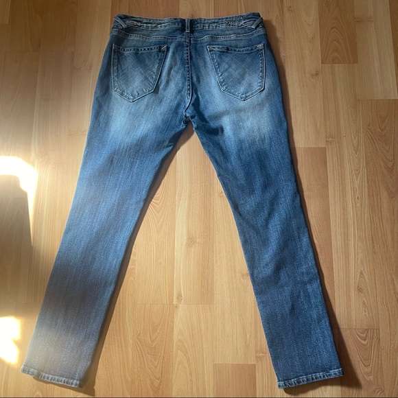 VIGOSS- THE THOMPSON TOMBOY -DISTRESSED JEANS - Picture 2 of 10